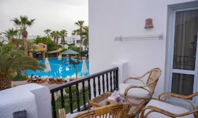 El Hadaba Apartment | Luxury apartment with pool view