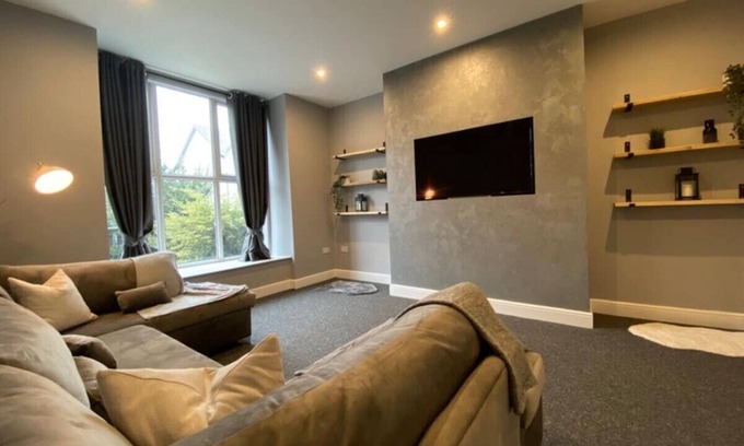 Chapeltown Condo | Luxury Apartment Close to Leeds City Centre