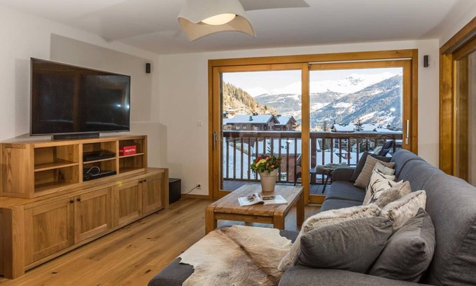 Grimentz Ski Chalet | Luxury Apartment, 3 Bedrooms with Jacuzzi Chalet Rahas A Grimentz - By Mrs Miggins