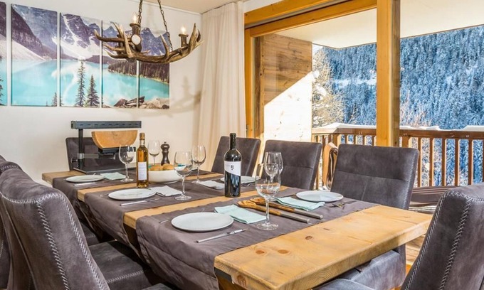 Grimentz Ski Chalet | Luxury Apartment, 3 Bedrooms with Jacuzzi Chalet Rahas A Grimentz - By Mrs Miggins