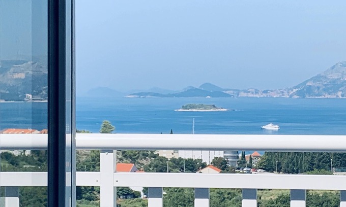 Cavtat Apartment | Luxury Apartment 3 close to the beach and pools with a stunning sea view
