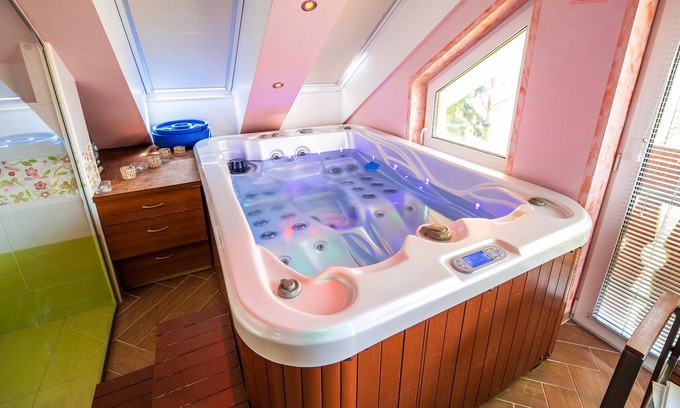 Ivancna Gorica House | Luxury Apartment Ana with Hot tub