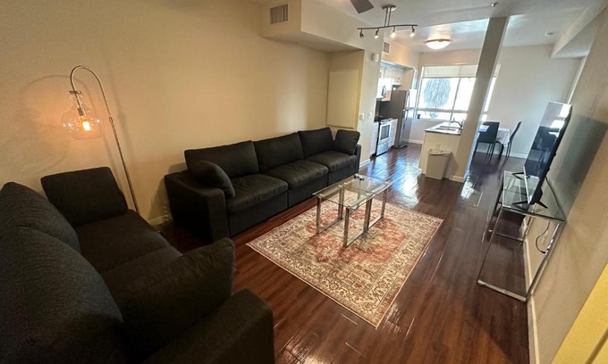 Mid-Wilshire Apartment | Luxury Apartment at Los Angeles