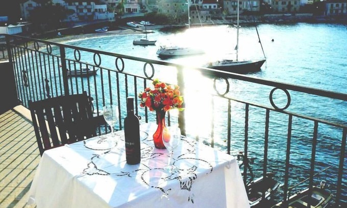 Milna (Brac) Apartment | Luxury Apartment, Directly on the sea, Fishing village,Organic food,Sandy beach