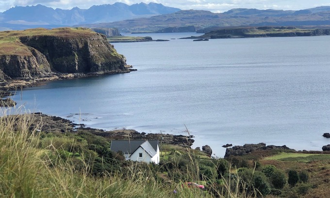 Caroy Apartment | Luxury Apartment in absolutely stunning seafront location, Isle of Skye.