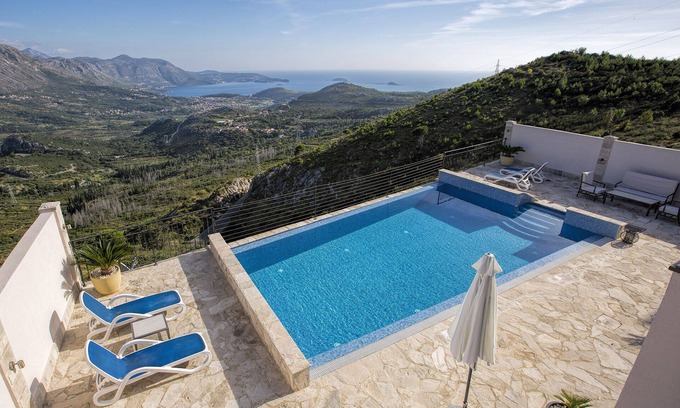Ravno Apartment | Luxury Apartment Goja with heated infinity pool and Jacuzzi- near Dubrovnik