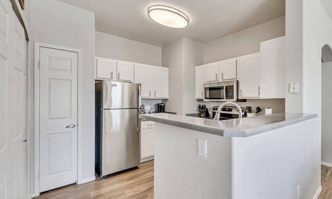 Clearfield Apartment | Luxury Apartment - Hot Tub - Gym - Free Parking