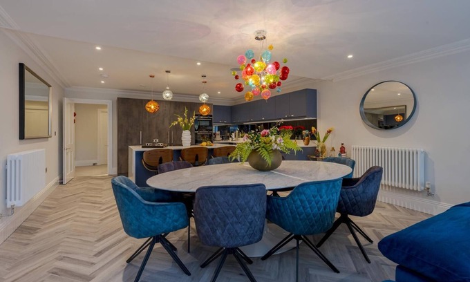 Farnham Apartment | Luxury Apartment in 18th century listed Hotel conversion