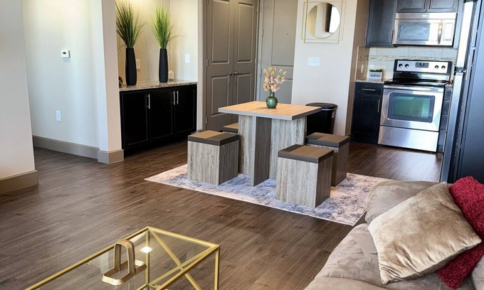 Dallas Apartment | Luxury Apartment In Dallas w/Extensive Amenities.