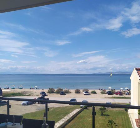 Agia Triada Apartment | Luxury apartment in front of the Sea in Agia Triada