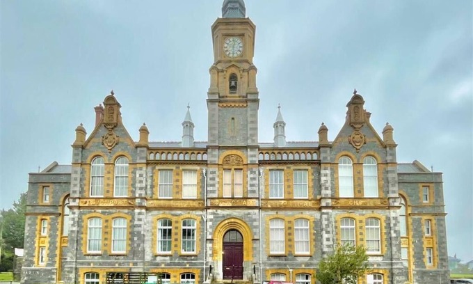Plymouth Apartment | Luxury Apartment in Grade II listed building