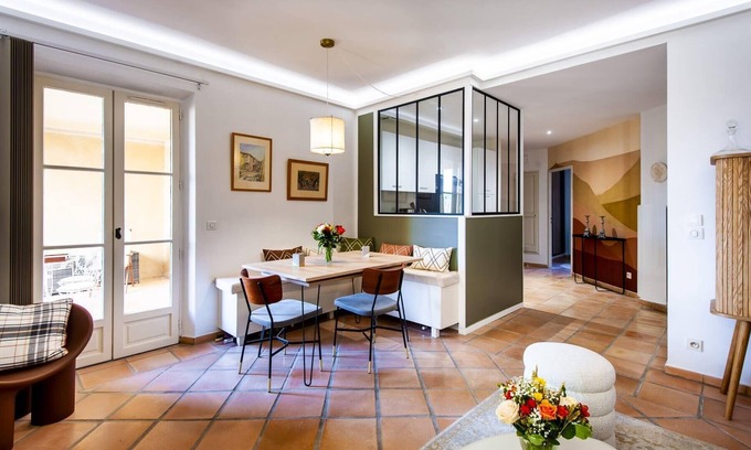 Pont Royal Condo | Luxury apartment in Pont Royal