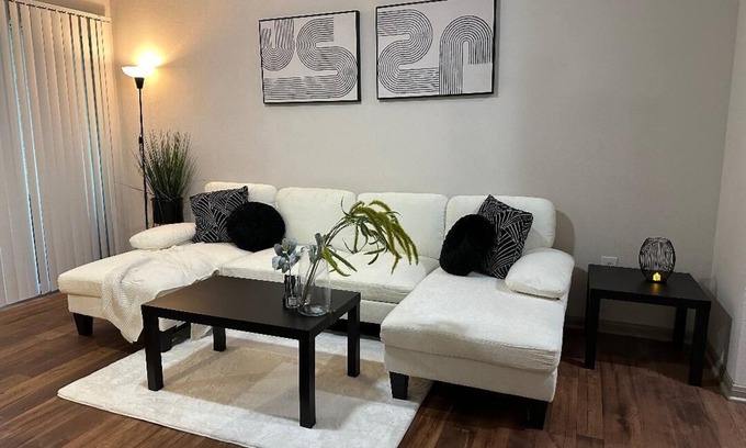 Greenway Plaza-Upper Kirby Apartment | Luxury Apartment in Upper Kirby