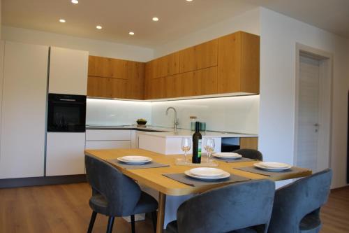 Valdebek Apartment | Luxury Apartment Mirjana