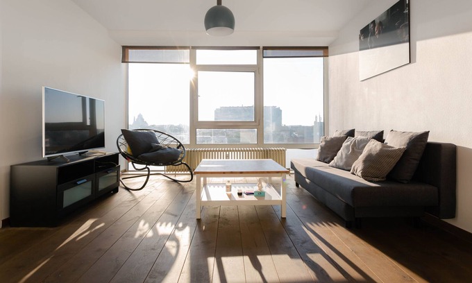 Sint-Jans-Molenbeek Apartment | luxury apartment near Tour & Taxis for 2-5 with a 270 ° panoramic view