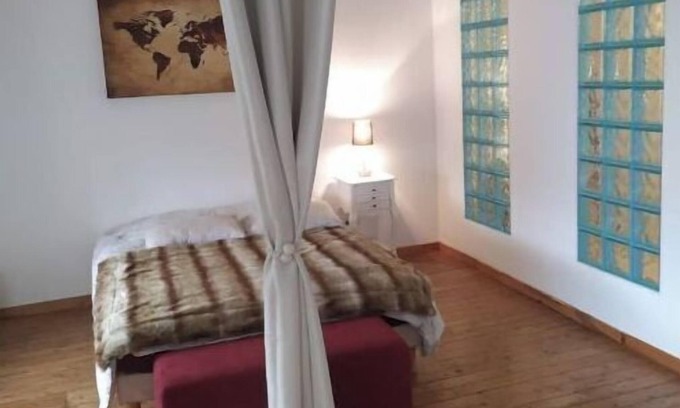 Commes Apartment | Luxury apartment on seafront castle