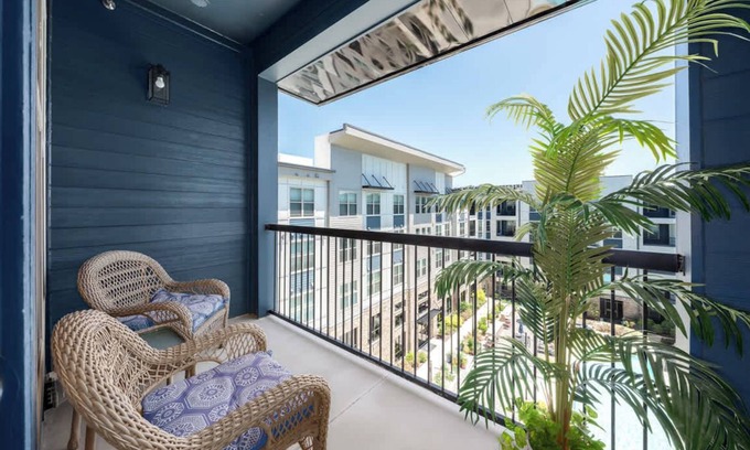 Crestline Heights Apartment | Luxury Apartment: Pool, Restaurants & Shopping