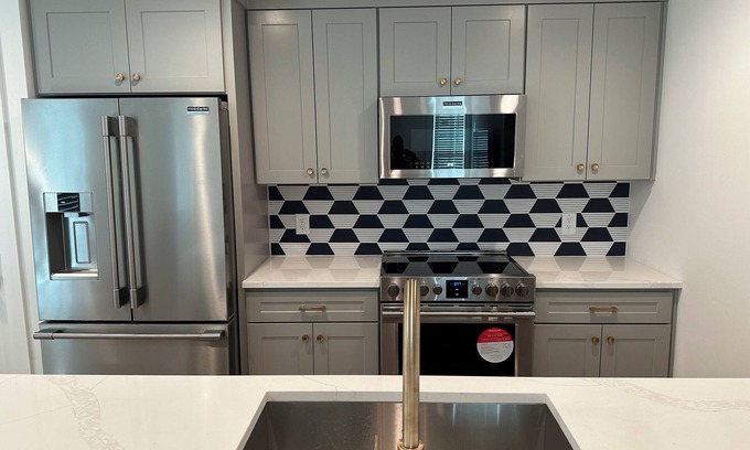 Mount Pleasant House | Luxury apartment close to Charleston, Shem Creek, Sullivan's Island, IOP beaches
