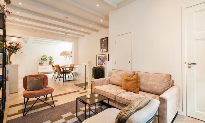 Canal Ring Apartment | Luxury Apartment with spacious living room
