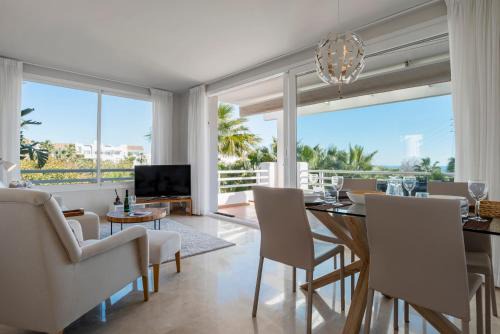 Casares Apartment | Luxury Apartment with Free Alcazaba Lagoon Access