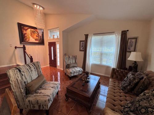 Southeast Orlando House | Luxury Apartment with Lake view