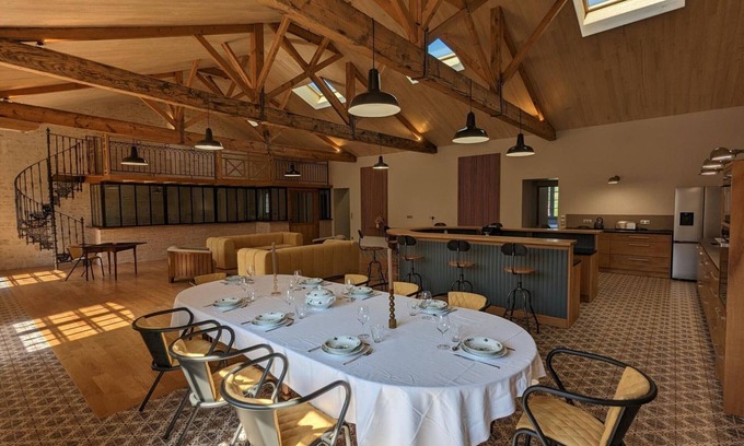 Gondeville Apartment | Luxury Apartment with Truffle Cuisine & Garage - 2 Guests, Jarnac