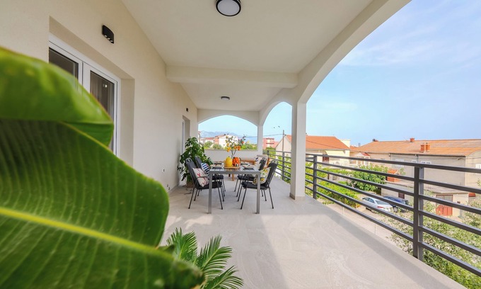 Kastel Gomilica Apartment | Luxury apartments Marino near beach