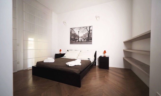 Porta Nuova Apartment | Luxury appartment in Montenapoleone (120 sqm) with parking in the building