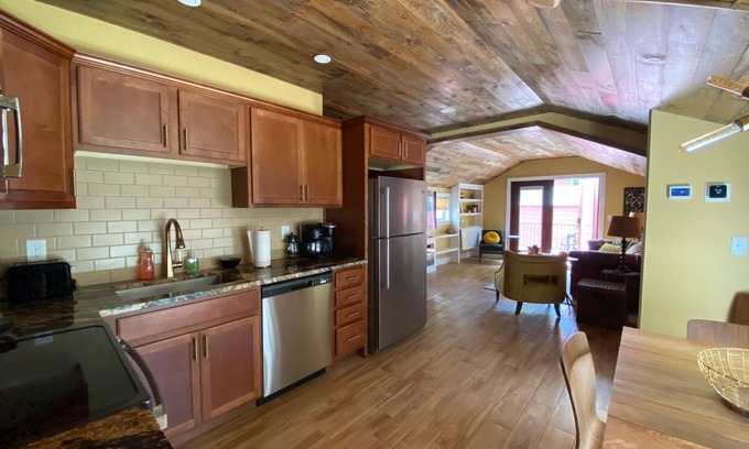 Saratoga Springs Apartment | Luxury Apt, 5 Mins From Track/Skidmore/Downtown
