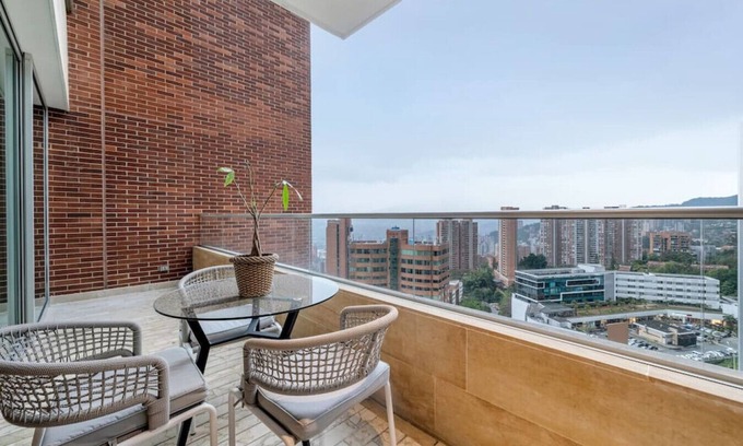 Los Naranjos Apartment | Luxury apt El Tesoro With AC and City View
