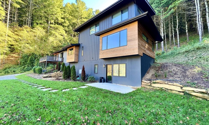 Asheville Apartment | Luxury Asheville Studio with Great Blue Ridge Mountain Views!