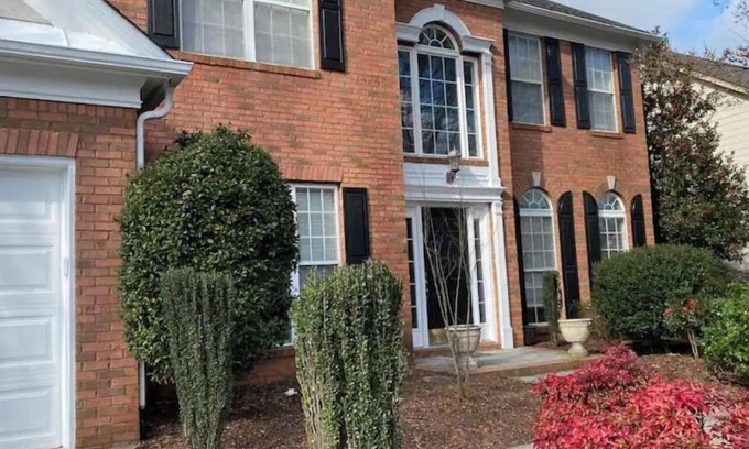 Smyrna House | Luxury Atlanta Home walk to Battery Braves Stadium