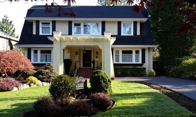 Burnaby House | Luxury Award-Winning Stately Heritage Residence near Deer Lake