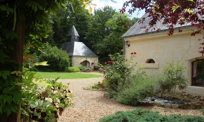 Brion Cottage | Luxury B&B, near Saumur, in 18thC former wine estate, heated pool