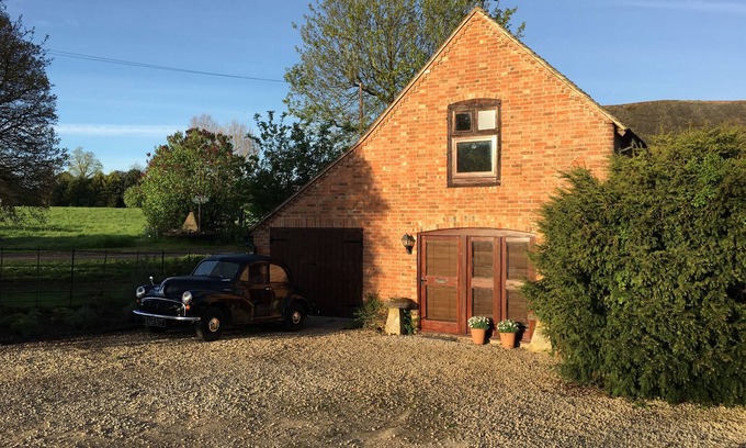 Tiddington House | Luxury Barn a mile from Stratford upon Avon