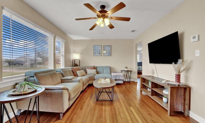 Lynn Haven House | Luxury Bathroom Home with Game Room 25 Mins to PCB