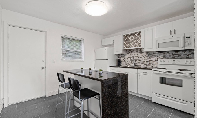 Palm Beach - West Palm Beach House | Luxury Beach Condo Getaway with fast Wifi