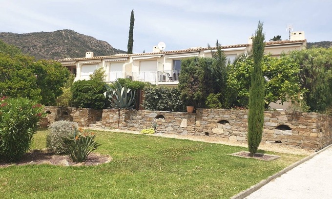 Le Lavandou Apartment | Luxury Beach Front BLUE Apartment ST CLAIR BEACH