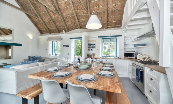 Struisbaai House | Luxury Beach Home | Games room & Braai | Pet friendly