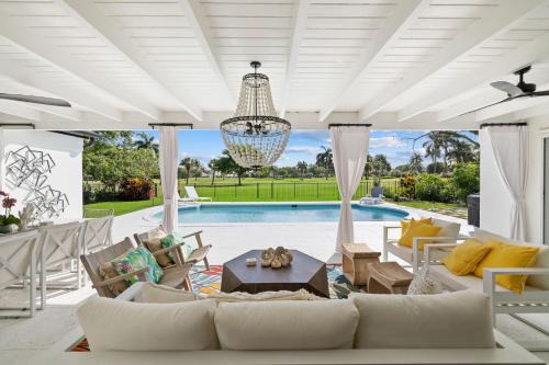 Moorings House | Luxury Beach House with a View