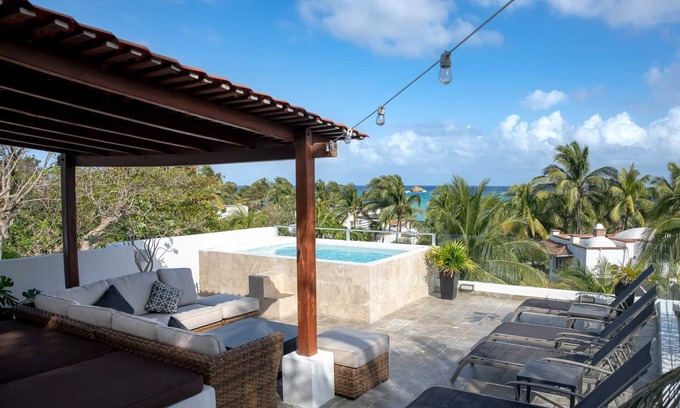 Playacar Fase I Villa | Luxury Beach Villa Ideal for a Multi-Family Stay in Playacar – 4BR – 2 Familiesn
