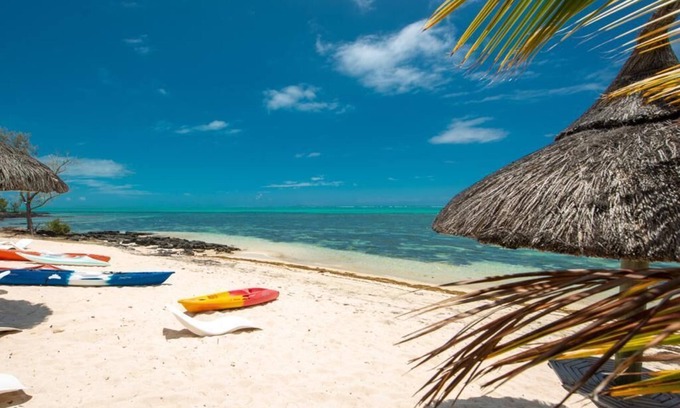 Roches Noires Villa | Luxury Beach Villa Fully Equipped & Serviced