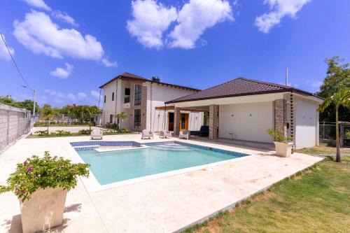 Matanzas Villa | Luxury Beach Villa with Private Pool, Jacuzzi, Beach Club Access with Restaurant & Adventure Nearby