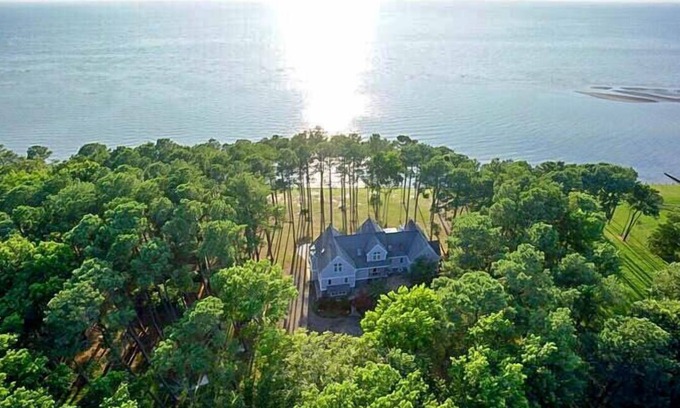 Davis Wharf House | Luxury Beachfront 5 Bedroom, 3.5 Bath home with 200 ft. of PRIVATE BEACH!