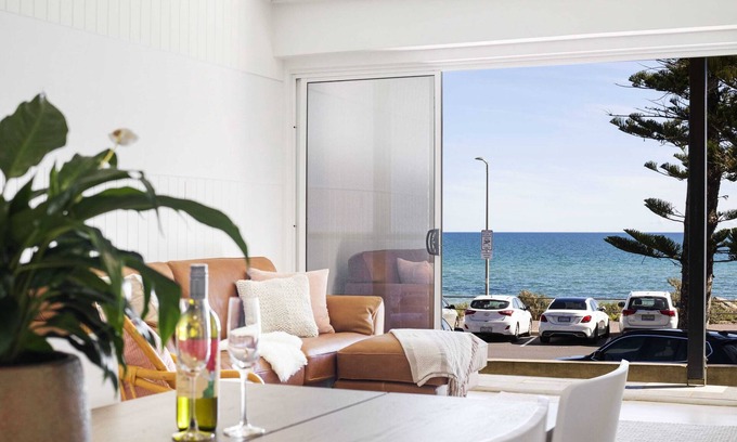 Henley Beach Apartment | Luxury Beachfront Retreat | Henley Beach Esplanade