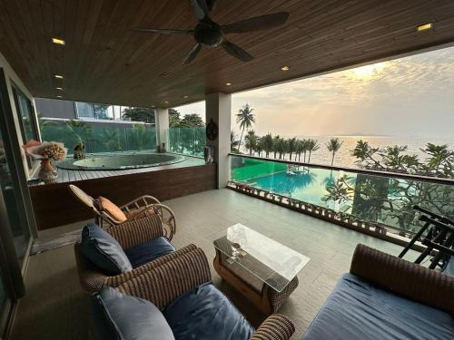 North Pattaya Apartment | Luxury Beachfront Condo with Ocean Views