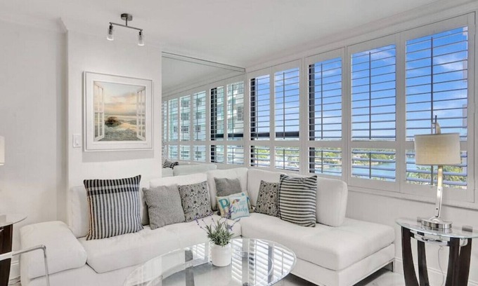 Mid Beach Apartment | Luxury Beachfront Condo/Beach Service/1418