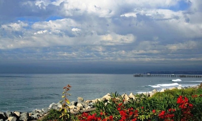 San Clemente House | Luxury Beachfront Single Story, Spa, Deck, Walk to Pier & Surf