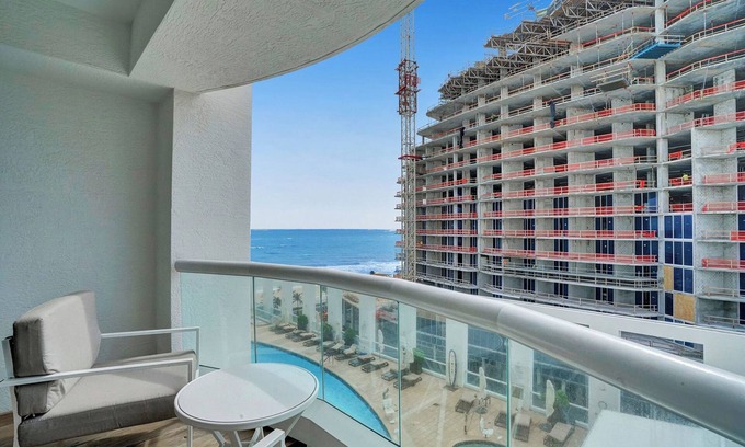 Central Beach Apartment | Luxury Beachfront Studio-with Daily Cleaning