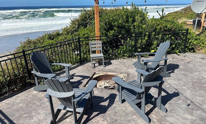 Gleneden Beach Apartment | Luxury beachfront property with amazing views, hot tub and steps to the beach.